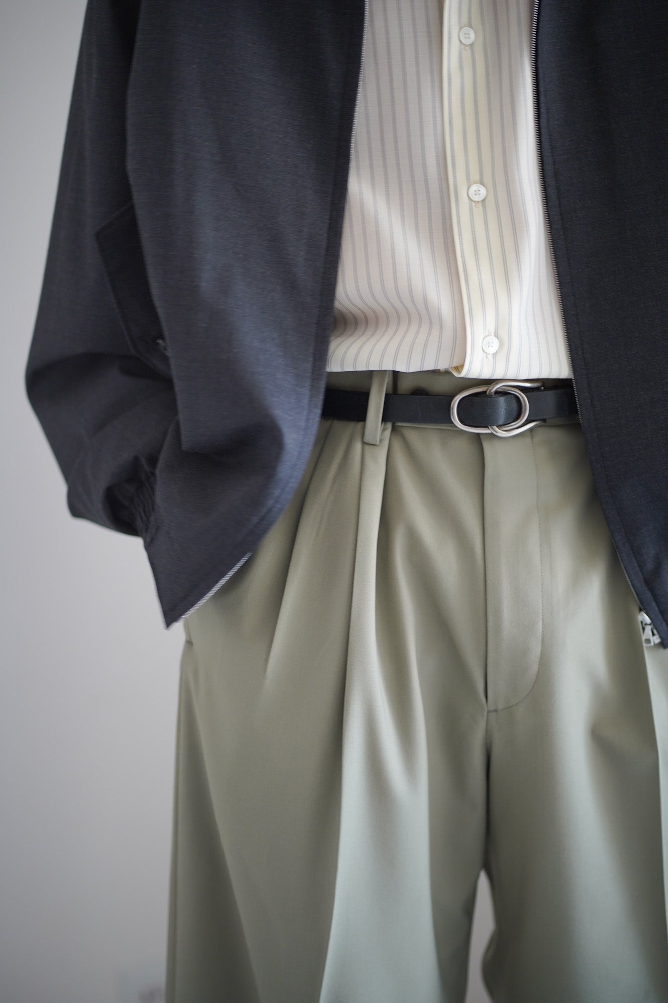 ULTRA FINE TROPICAL WOOL TWO-TUCK SLACKS