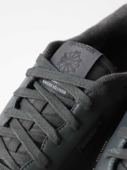 × Reebok SNEAKERS