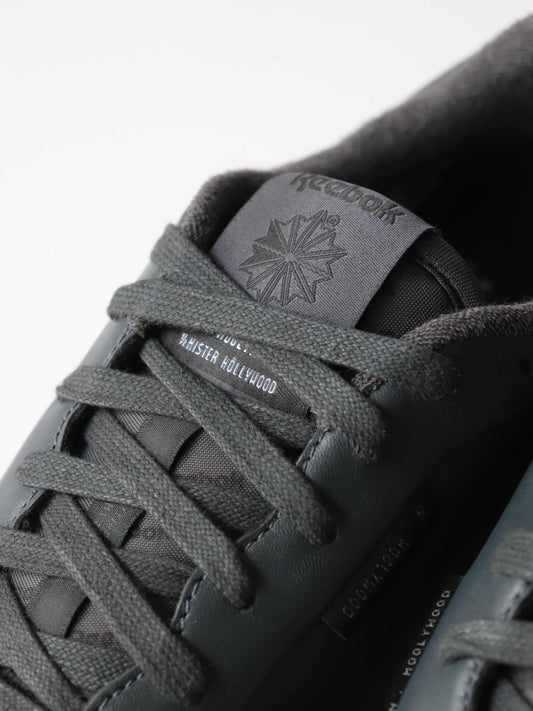 × Reebok SNEAKERS