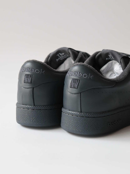 × Reebok SNEAKERS