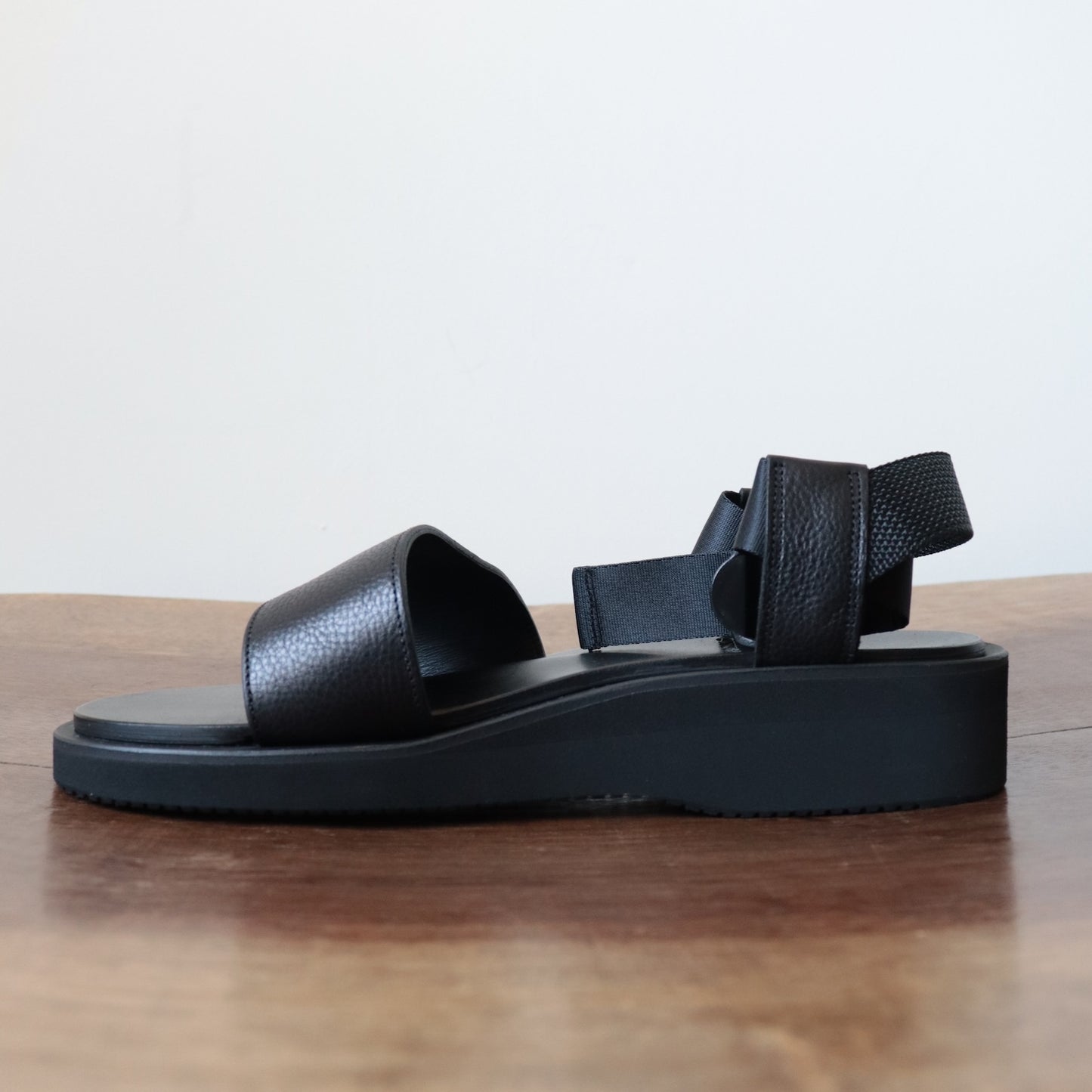 F01-0003 Sandals_Grained leather