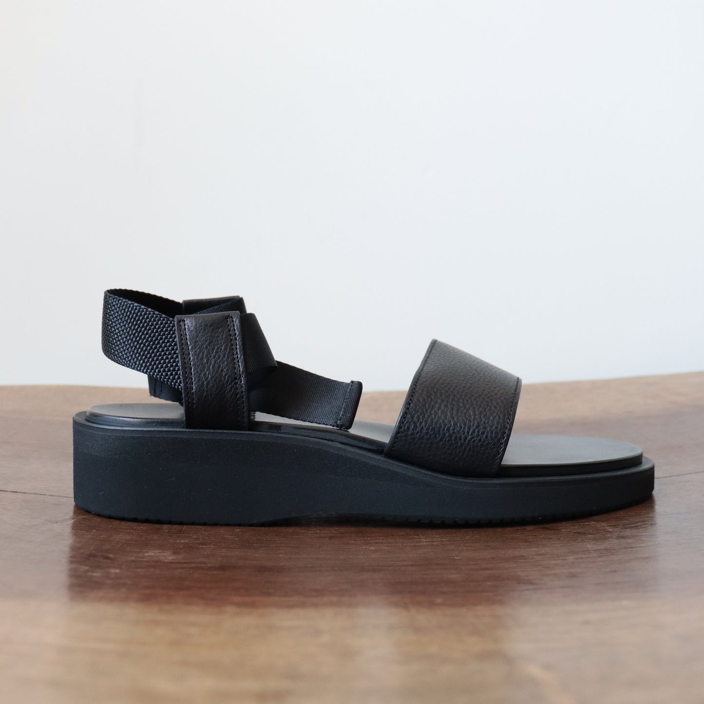F01-0003 Sandals_Grained leather