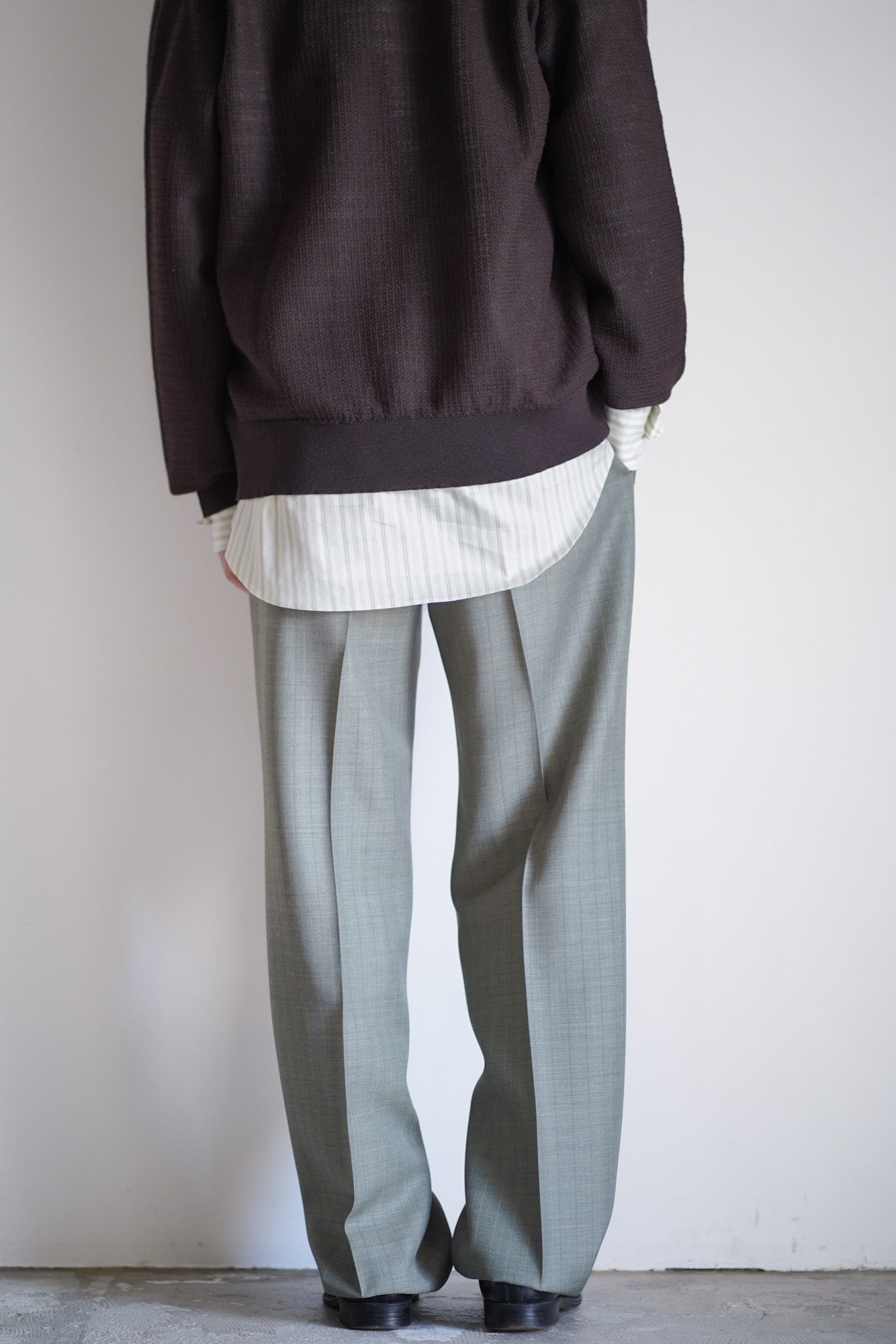 BLUEFACED WOOL TWO-TUCK SLACKS