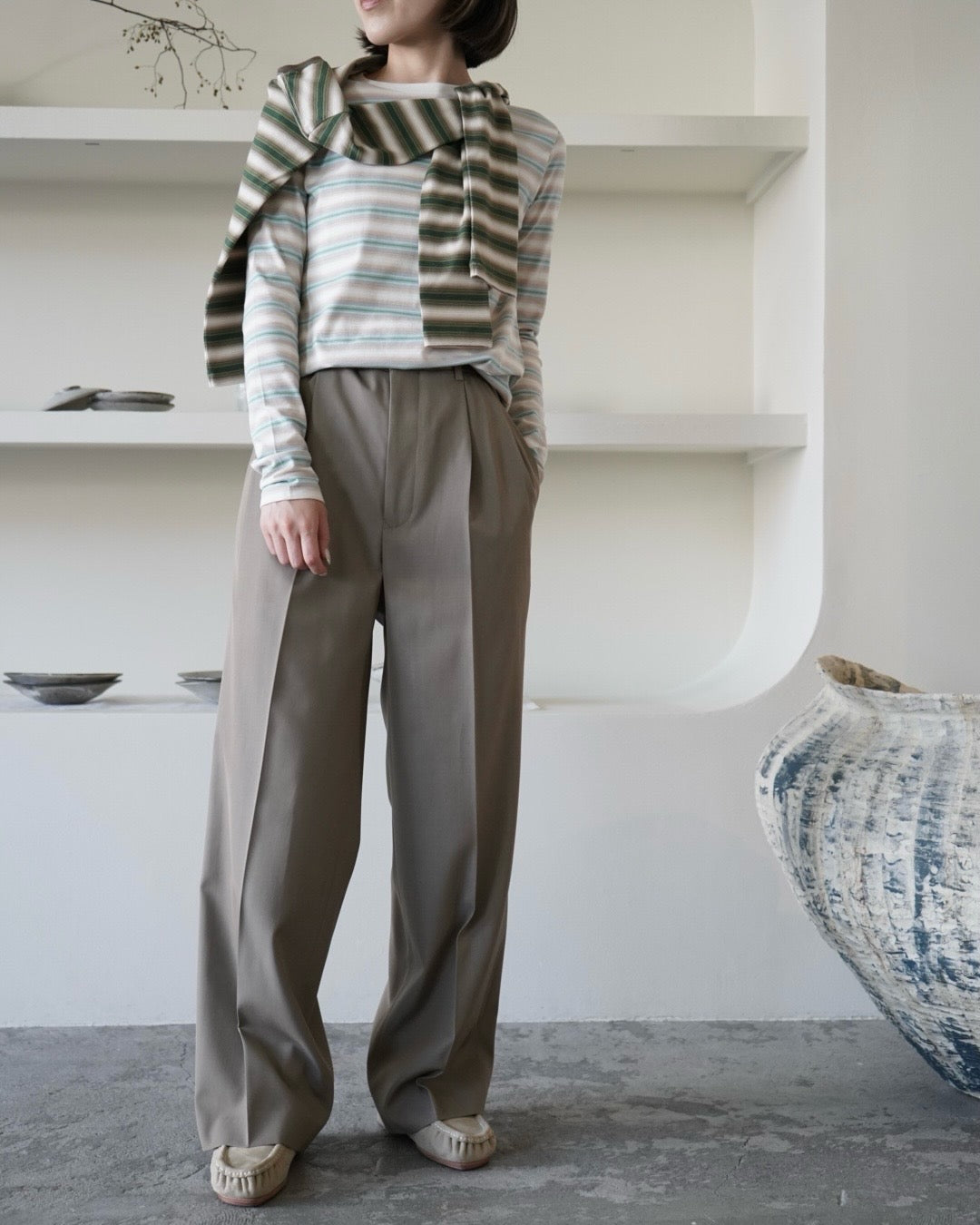 LIGHT WOOL MAX GABARDINE TWO-TUCK SLACKS