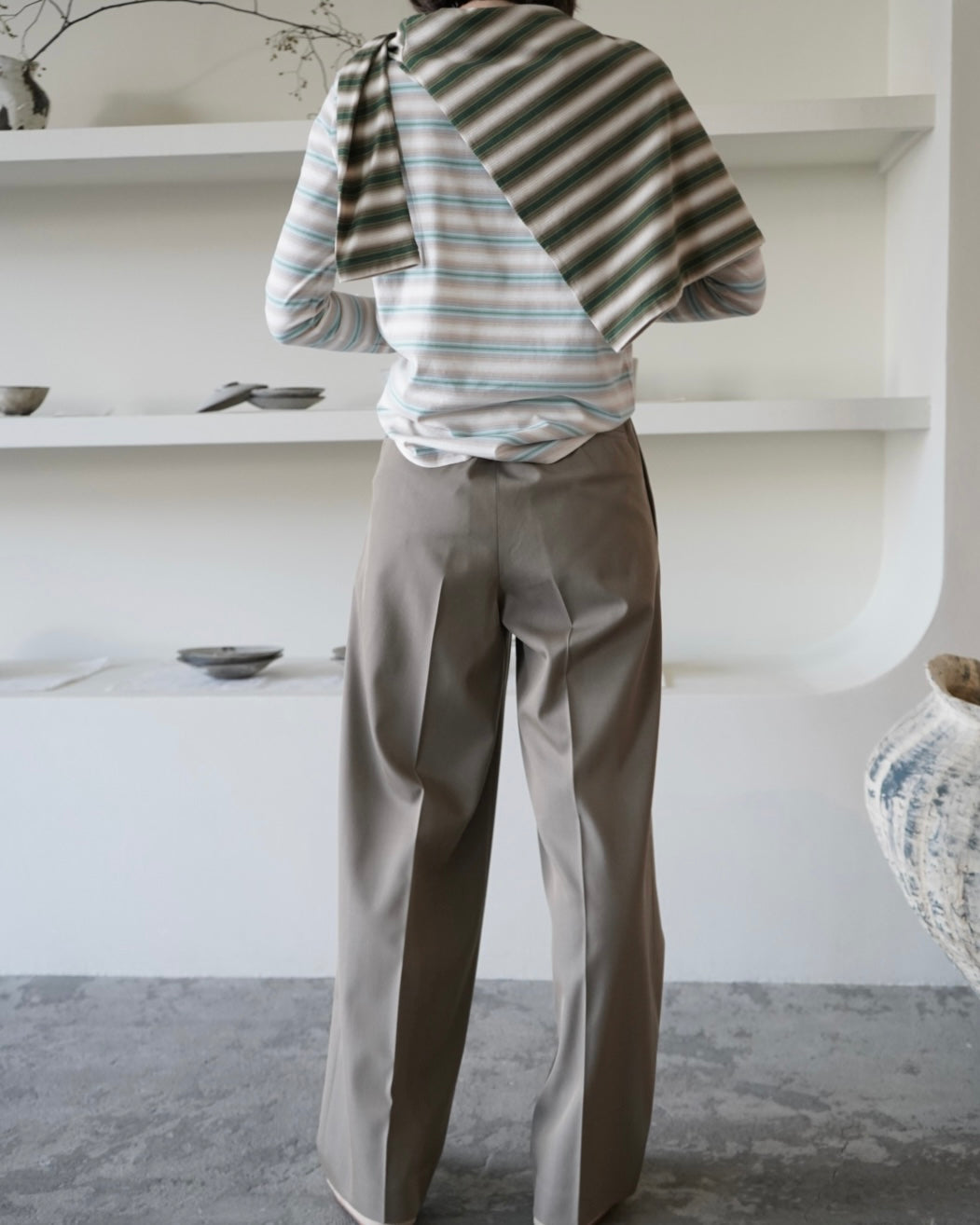 LIGHT WOOL MAX GABARDINE TWO-TUCK SLACKS