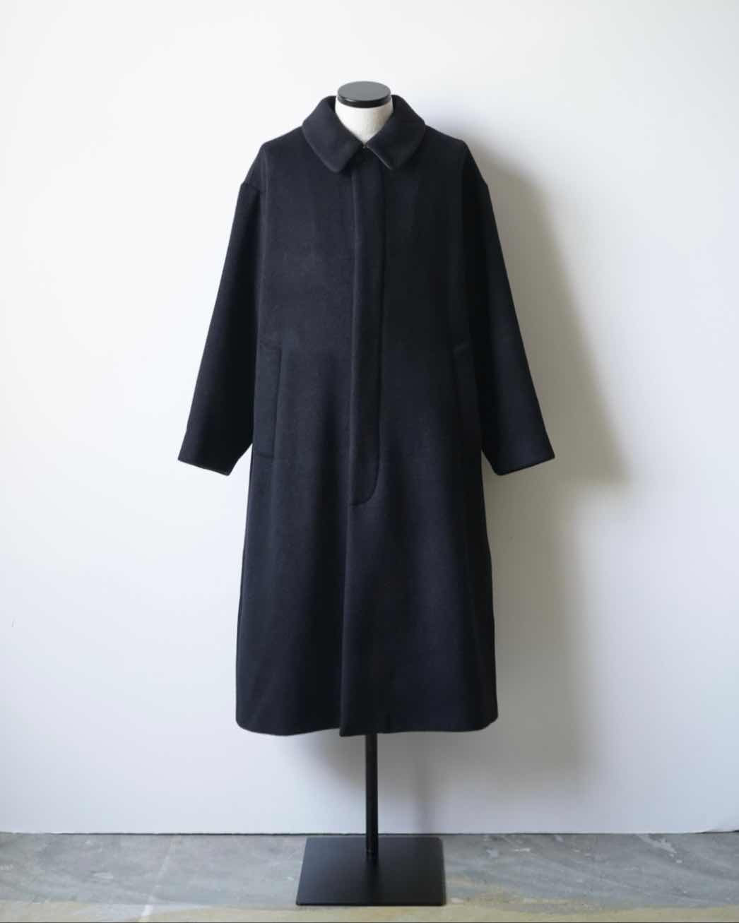 OVERSIZED COAT WITH LEATHER PATCH