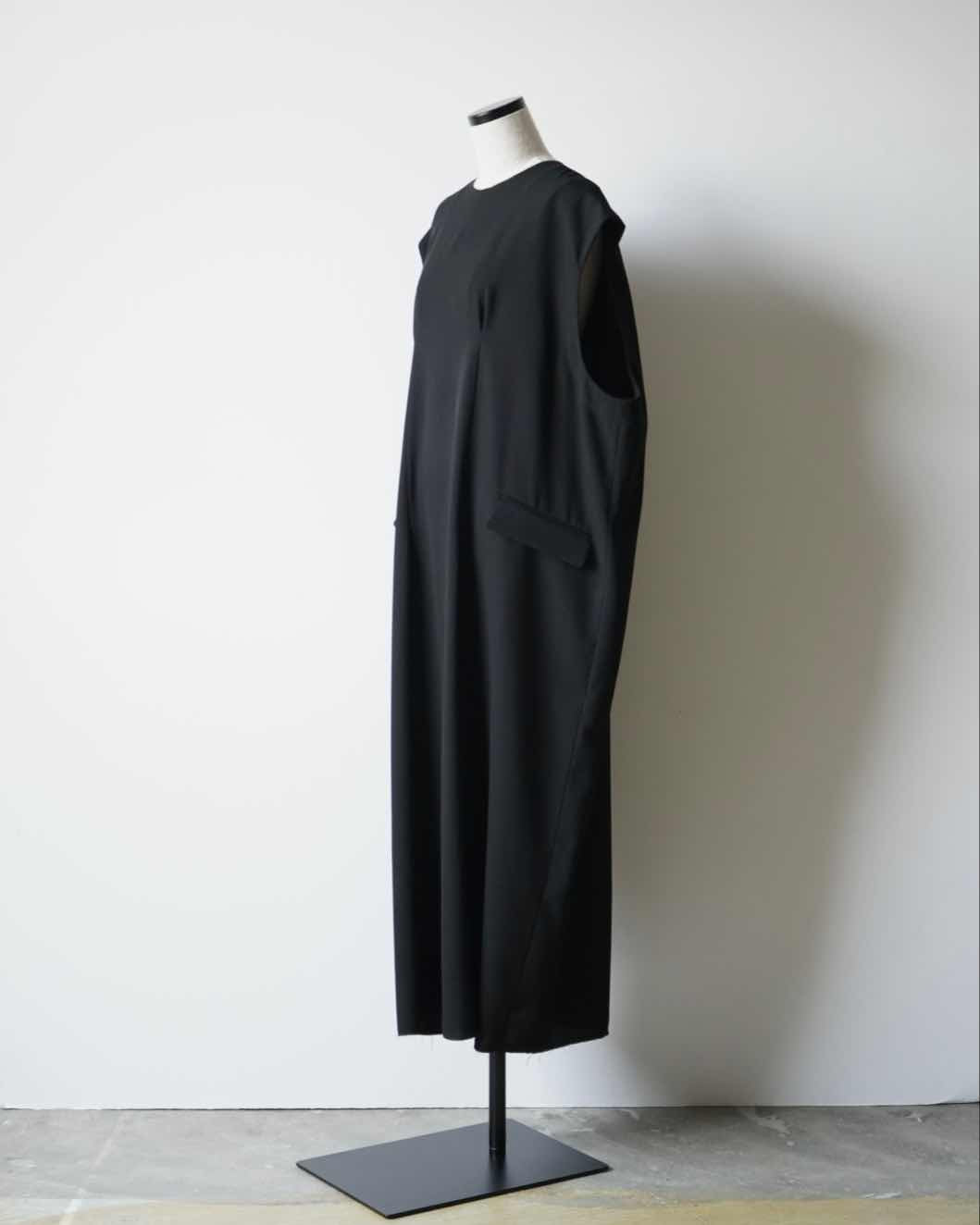 SLEEVELESS LONG DRESS