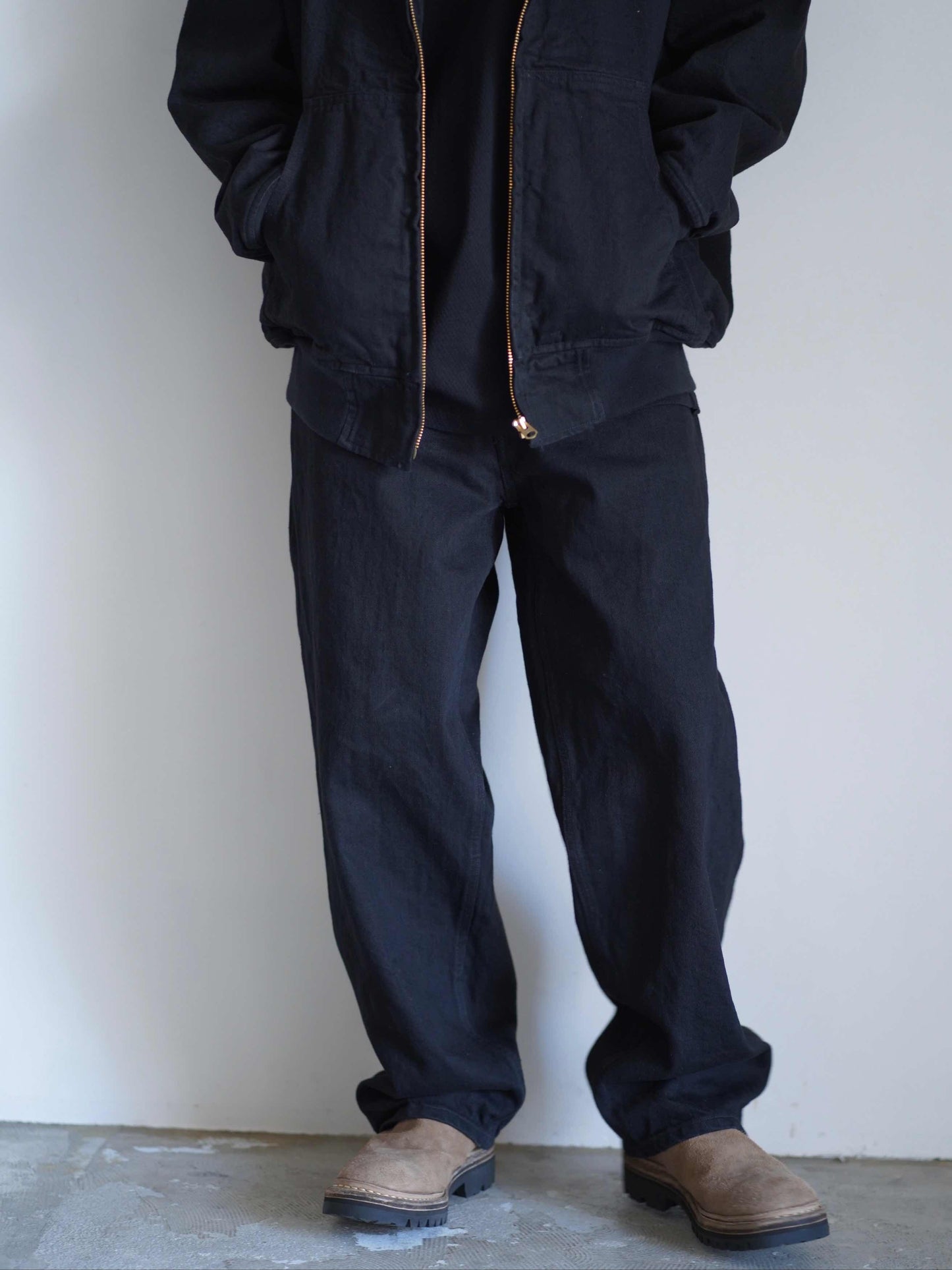 ブラックデニム ベルテッドパンツ
