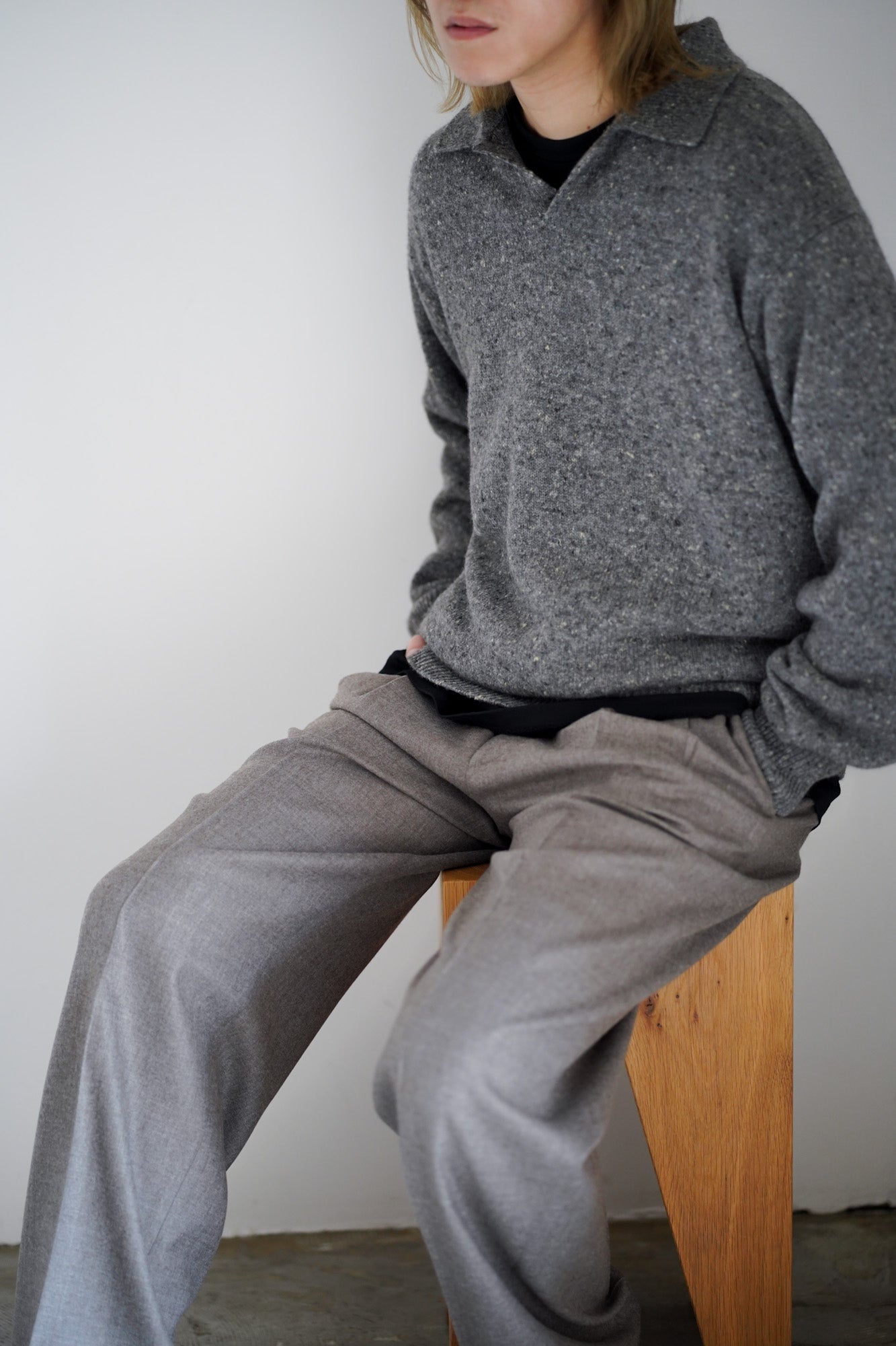 SUPER LIGHT WOOL TWO-TUCK SLACKS