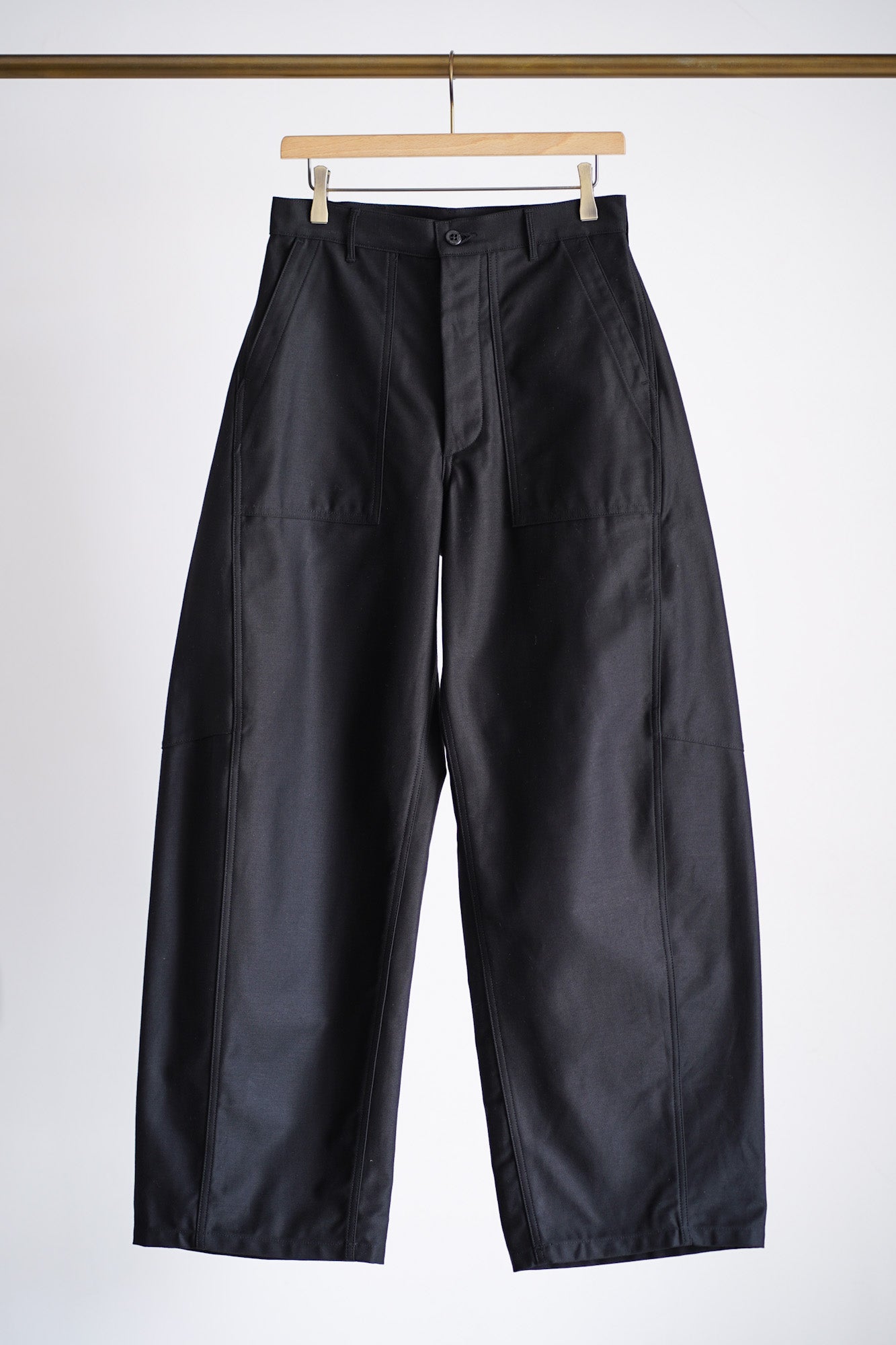 BACK SATIN BARREL-LEG PANTS 【 GENDERLESS 】