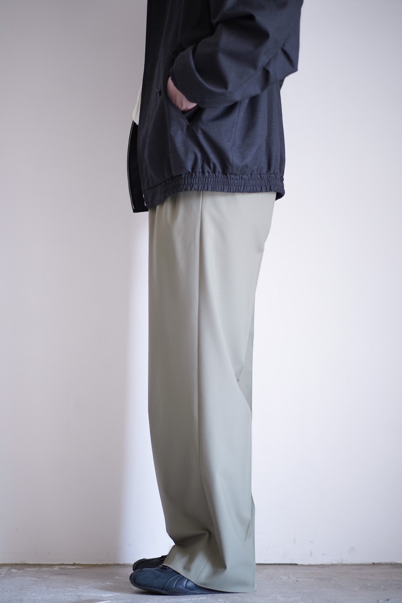 ULTRA FINE TROPICAL WOOL TWO-TUCK SLACKS