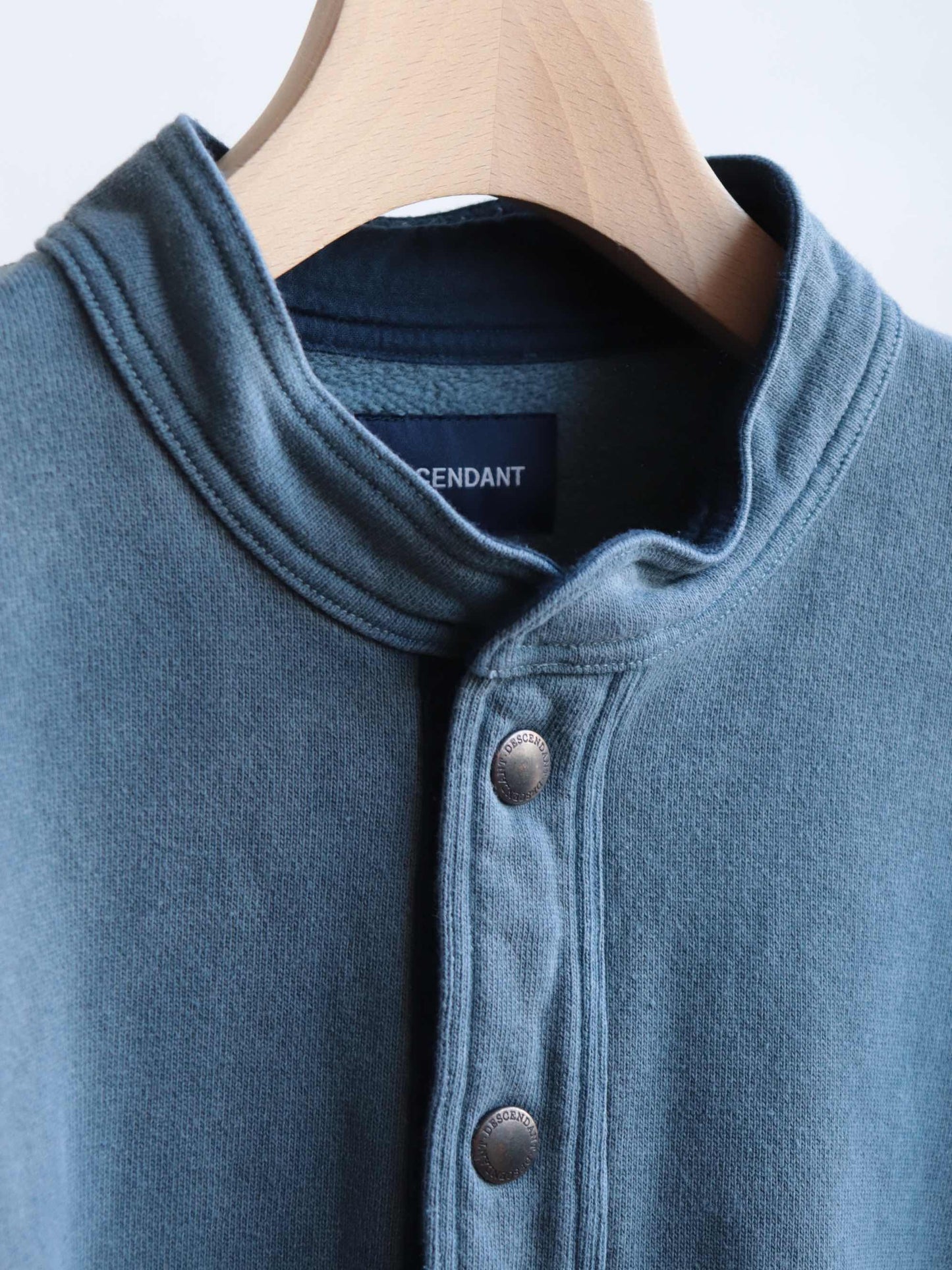 VOIL HENLEY NECK PIGMENT DYE