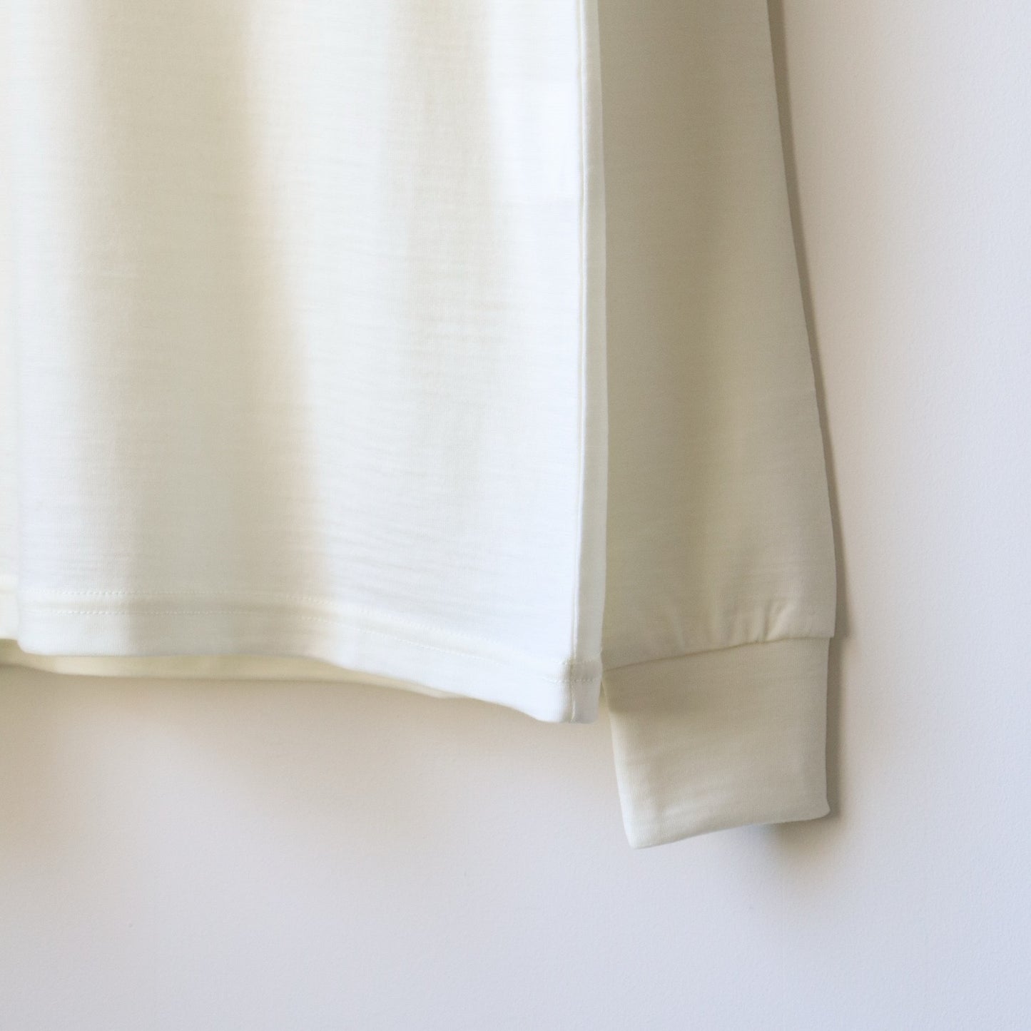 WOOL TURTLE NECK TEE