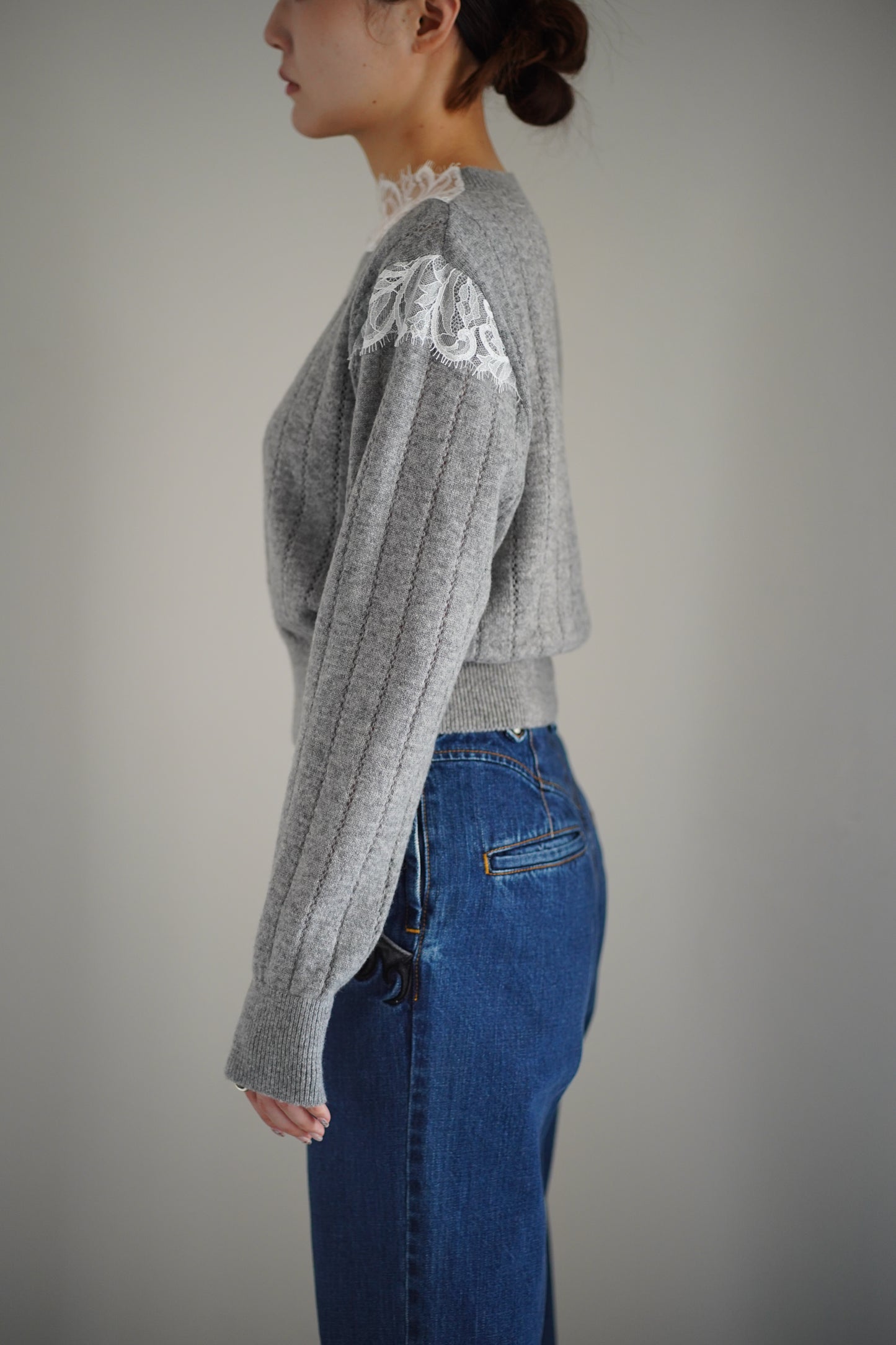 HAIRY LACE PANELED CROPPED PULLOVER