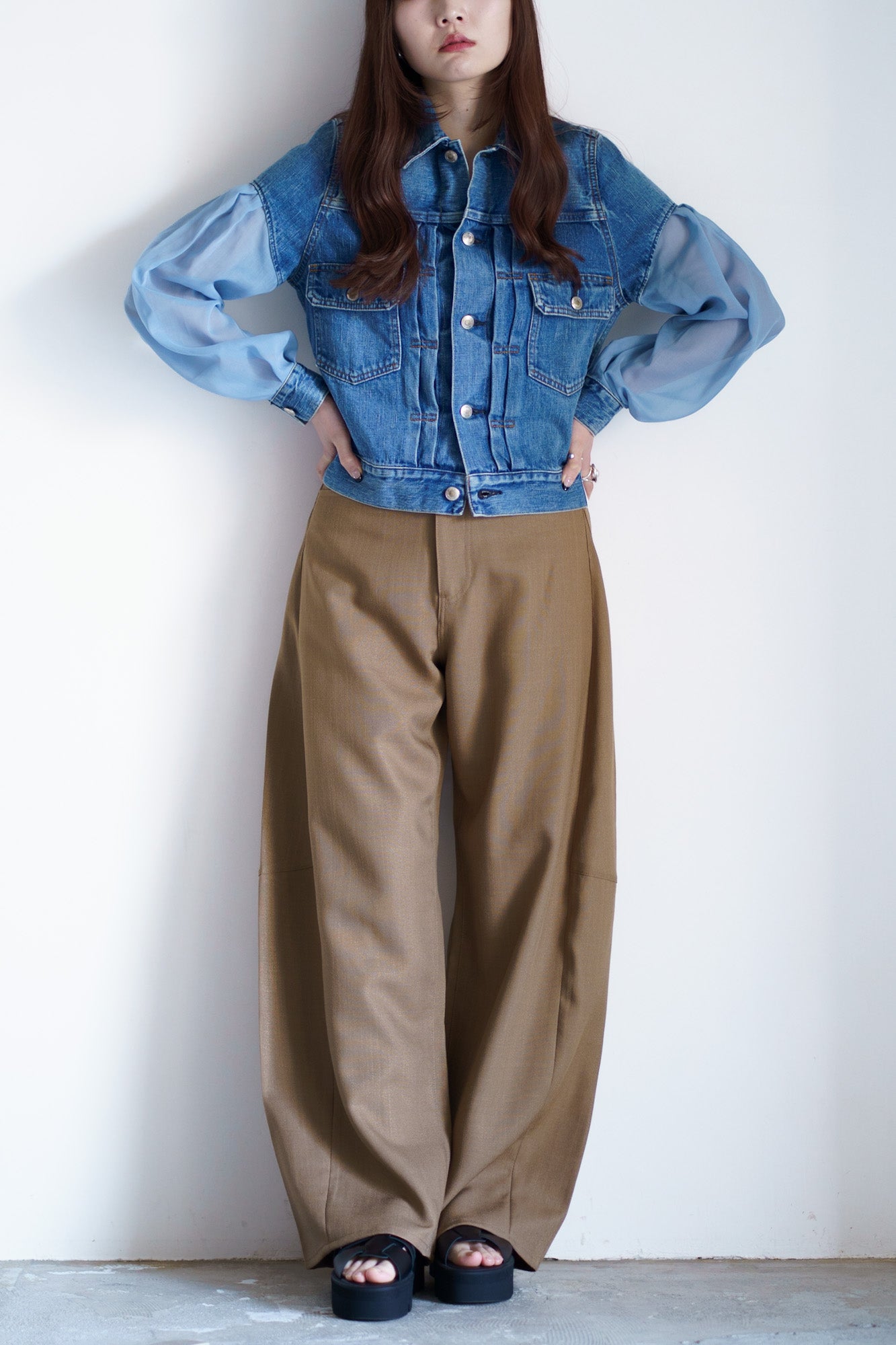 OXFORD BARREL-LEG JEANS