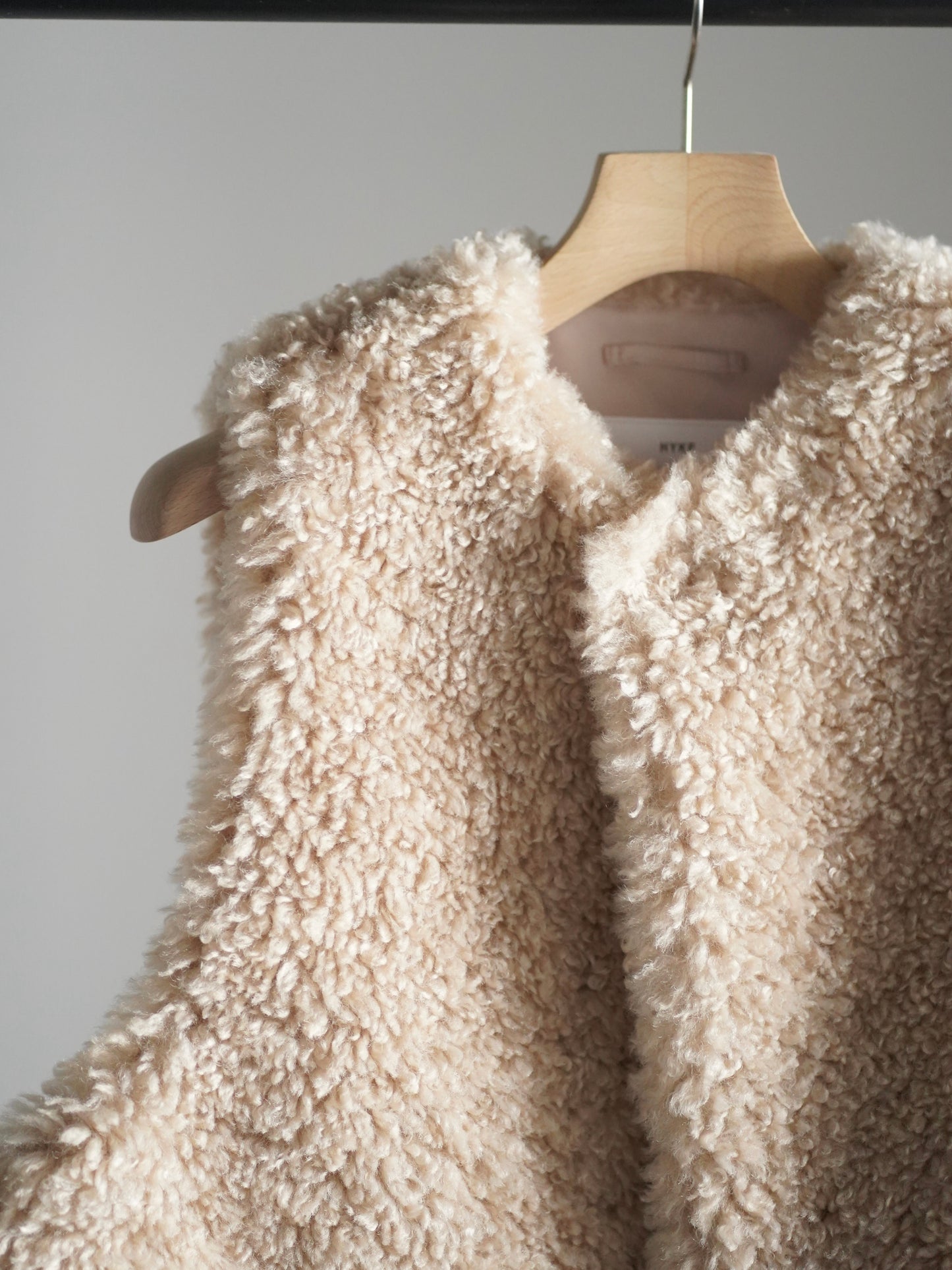 FAUX SHEARLING CROPPED VEST