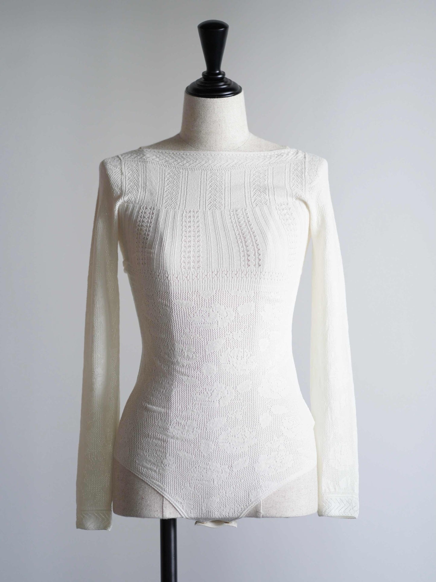 Rose pattern lace-knit bodysuit