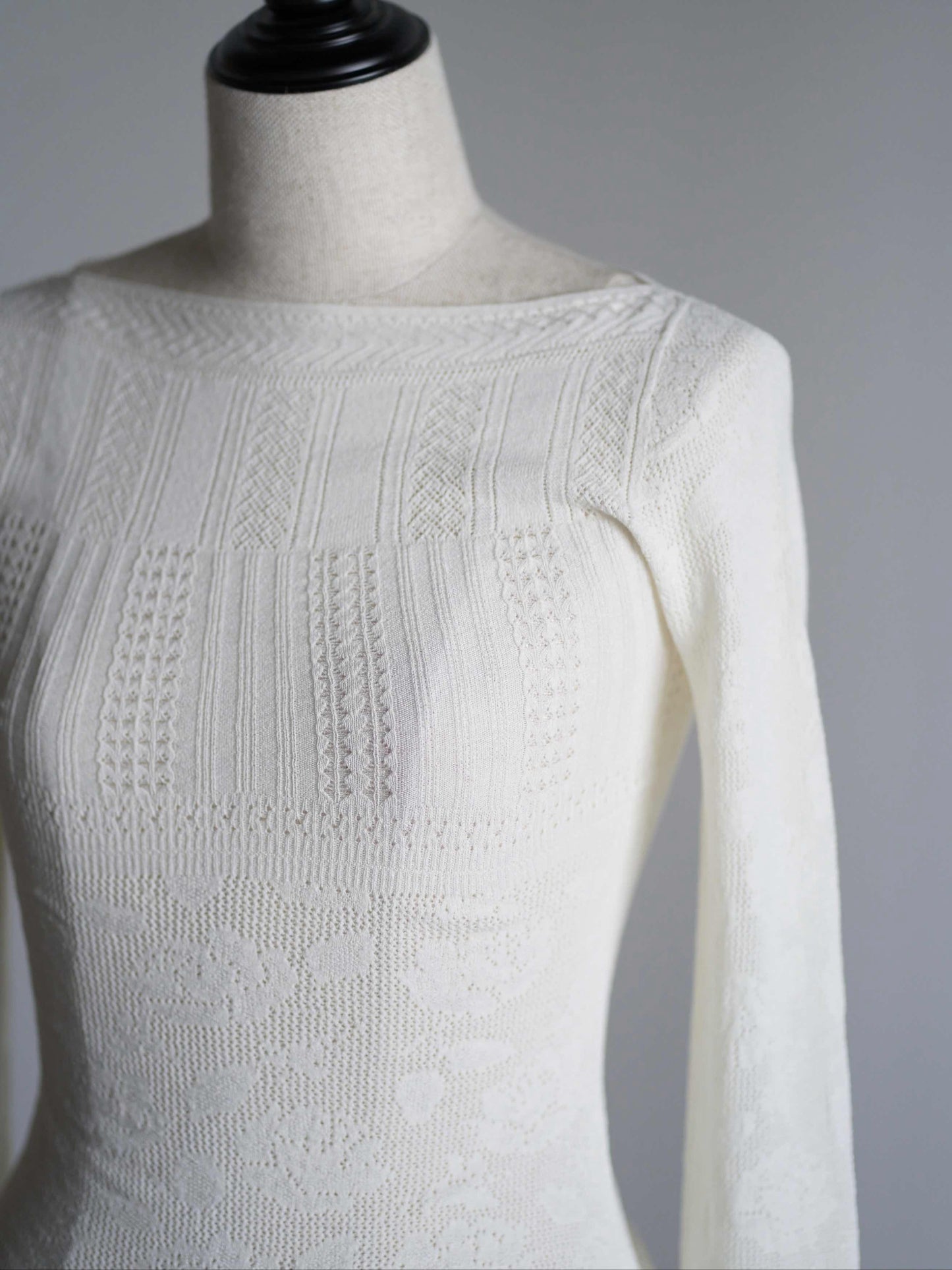 Rose pattern lace-knit bodysuit