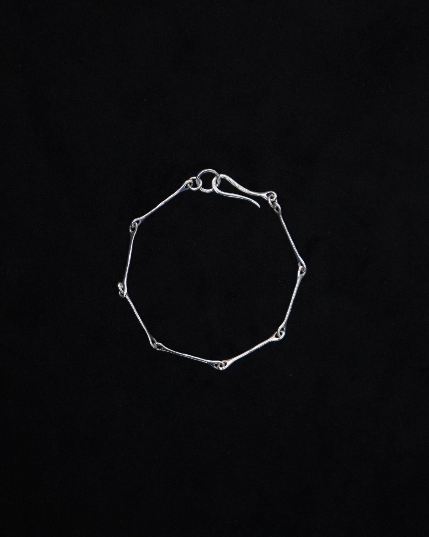 THIN FIBULA CHAIN BRACELET