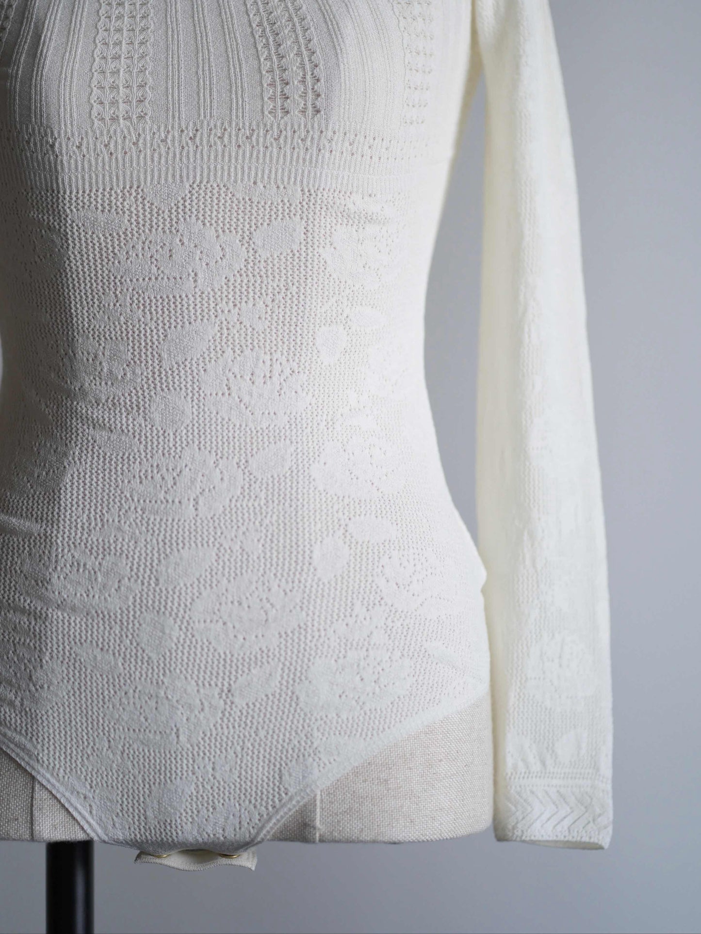 Rose pattern lace-knit bodysuit