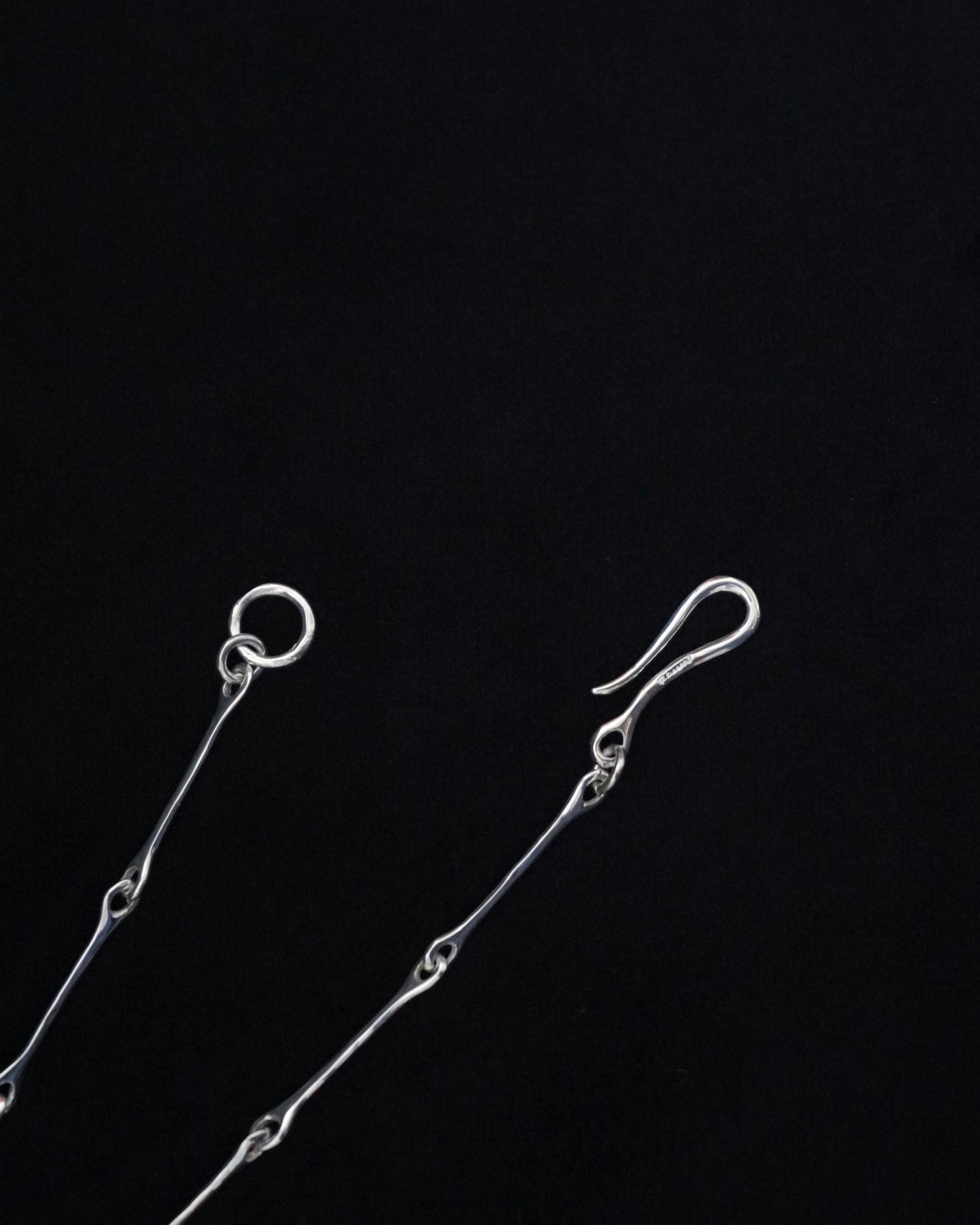 THIN FIBULA CHAIN BRACELET