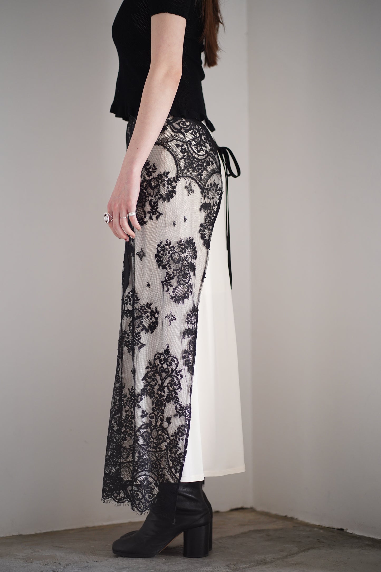 EMBROIDERED LACE SKIRT