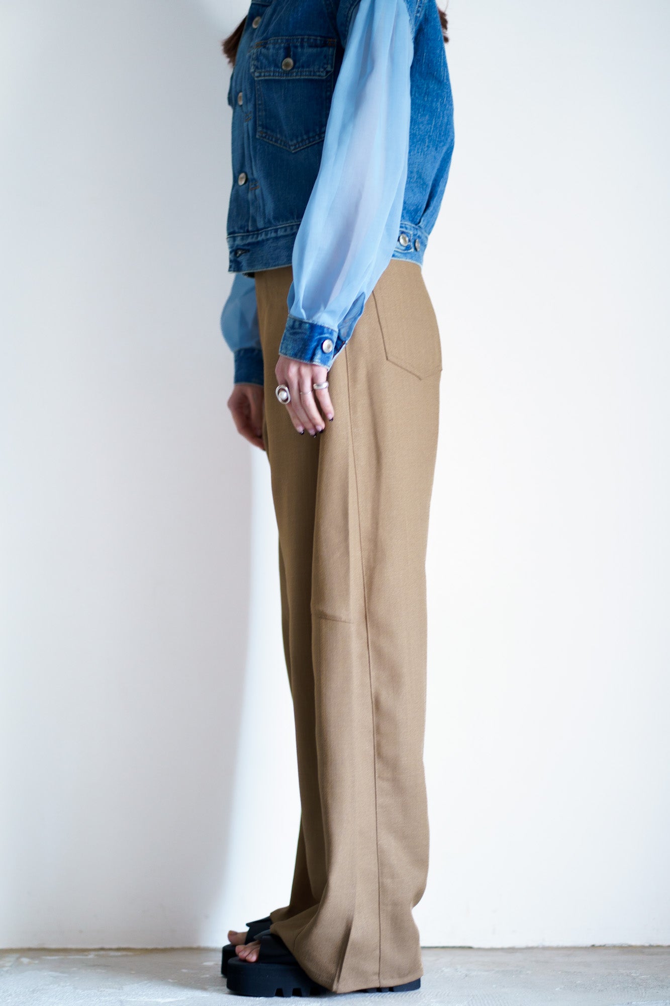 OXFORD BARREL-LEG JEANS