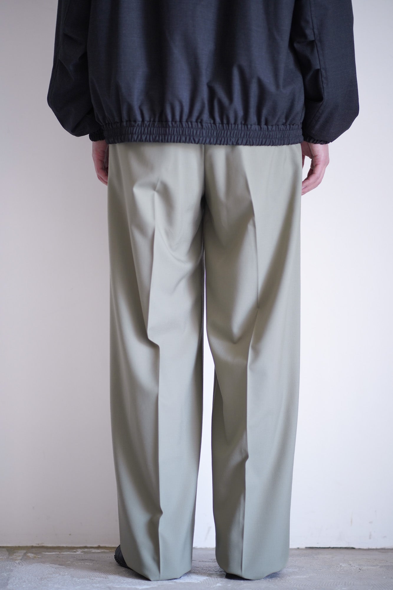 ULTRA FINE TROPICAL WOOL TWO-TUCK SLACKS