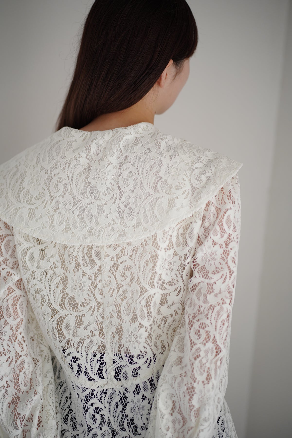 FLOCKED LACE SAILOR COLLAR BLOUSE