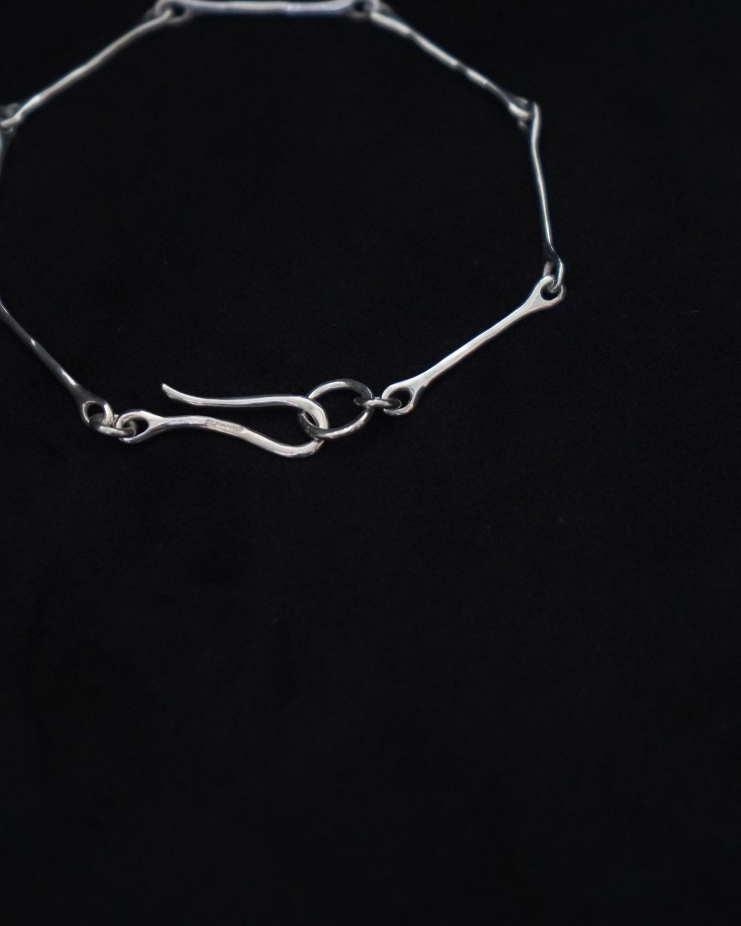 THIN FIBULA CHAIN BRACELET