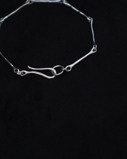 THIN FIBULA CHAIN BRACELET