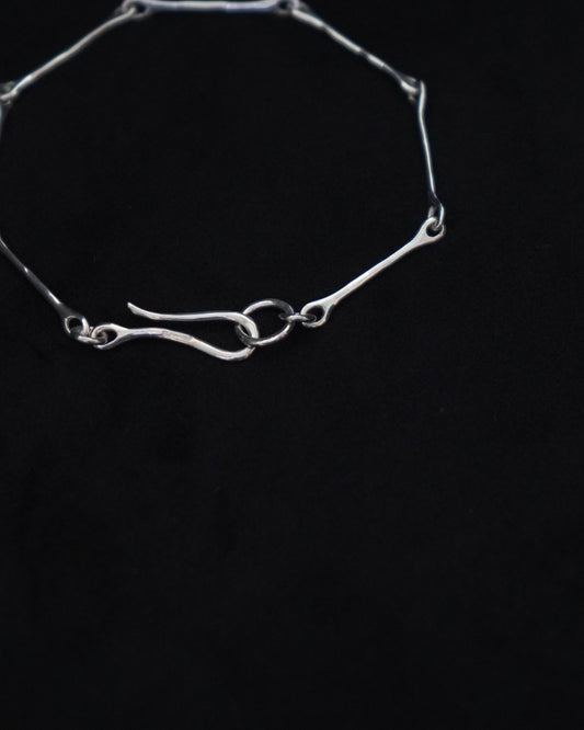 THIN FIBULA CHAIN BRACELET