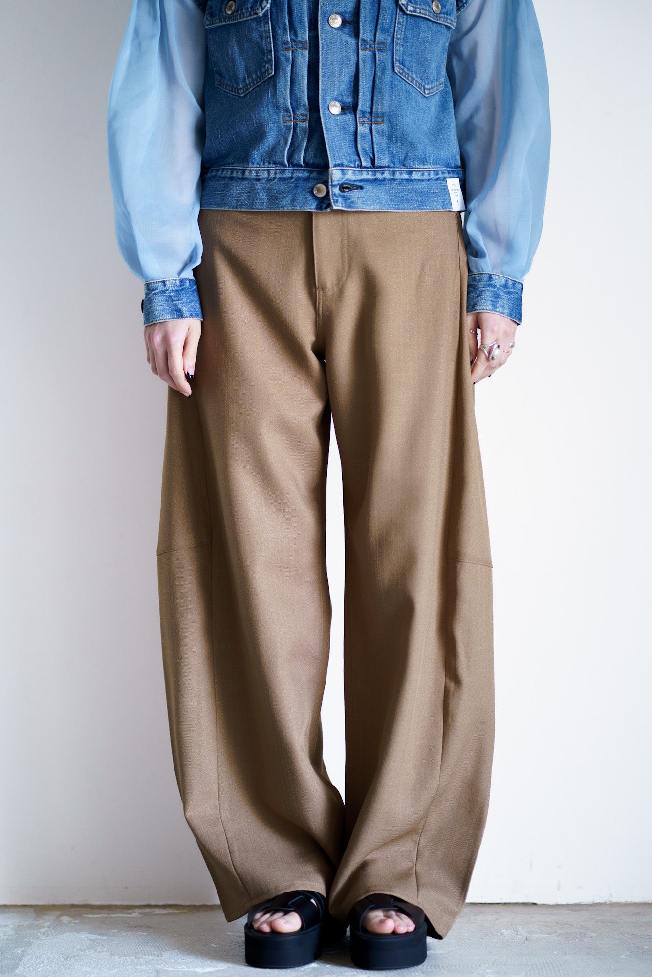OXFORD BARREL-LEG JEANS