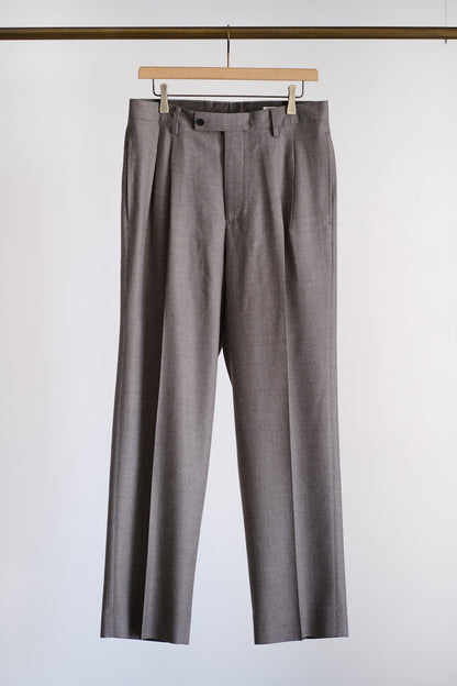 SUPER LIGHT WOOL TWO-TUCK SLACKS