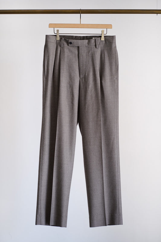 SUPER LIGHT WOOL TWO-TUCK SLACKS