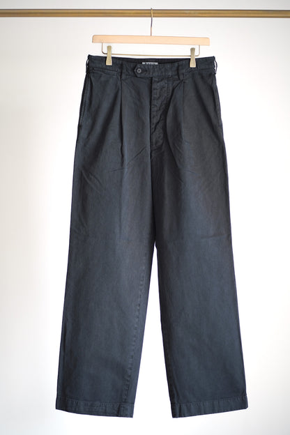 GARMENT-DYED FINX LIGHT CHINO ONE-TUCK WIDE PANTS