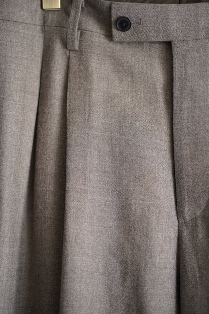 SUPER LIGHT WOOL TWO-TUCK SLACKS