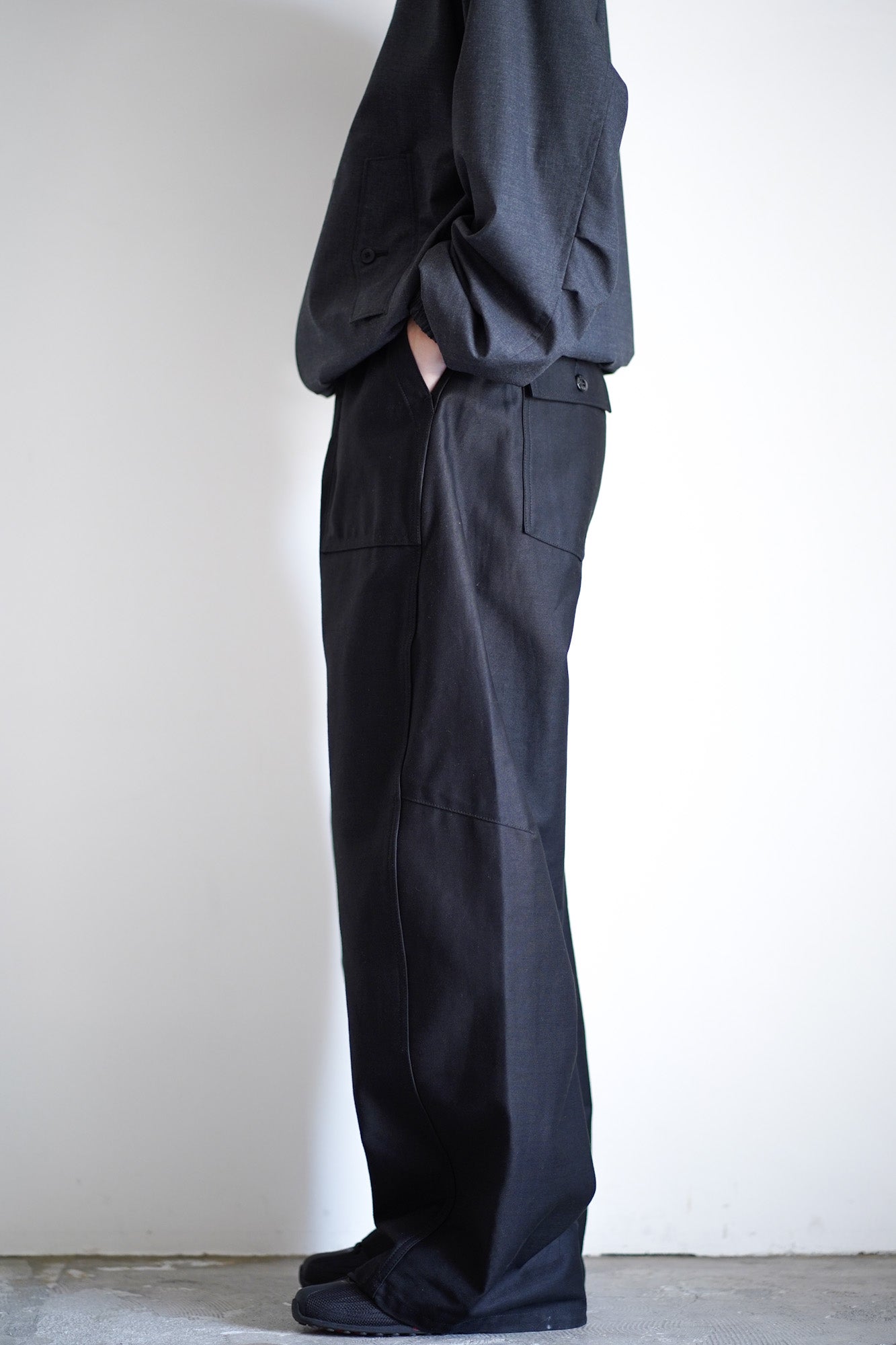 BACK SATIN BARREL-LEG PANTS 【 GENDERLESS 】