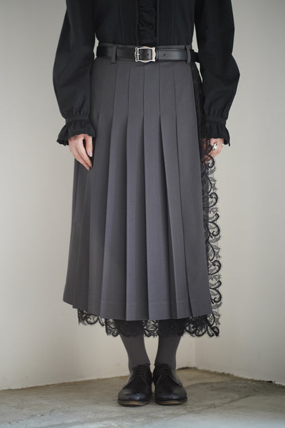 FINE WOOL PLEATED SKIRT WITH LACE TRIM