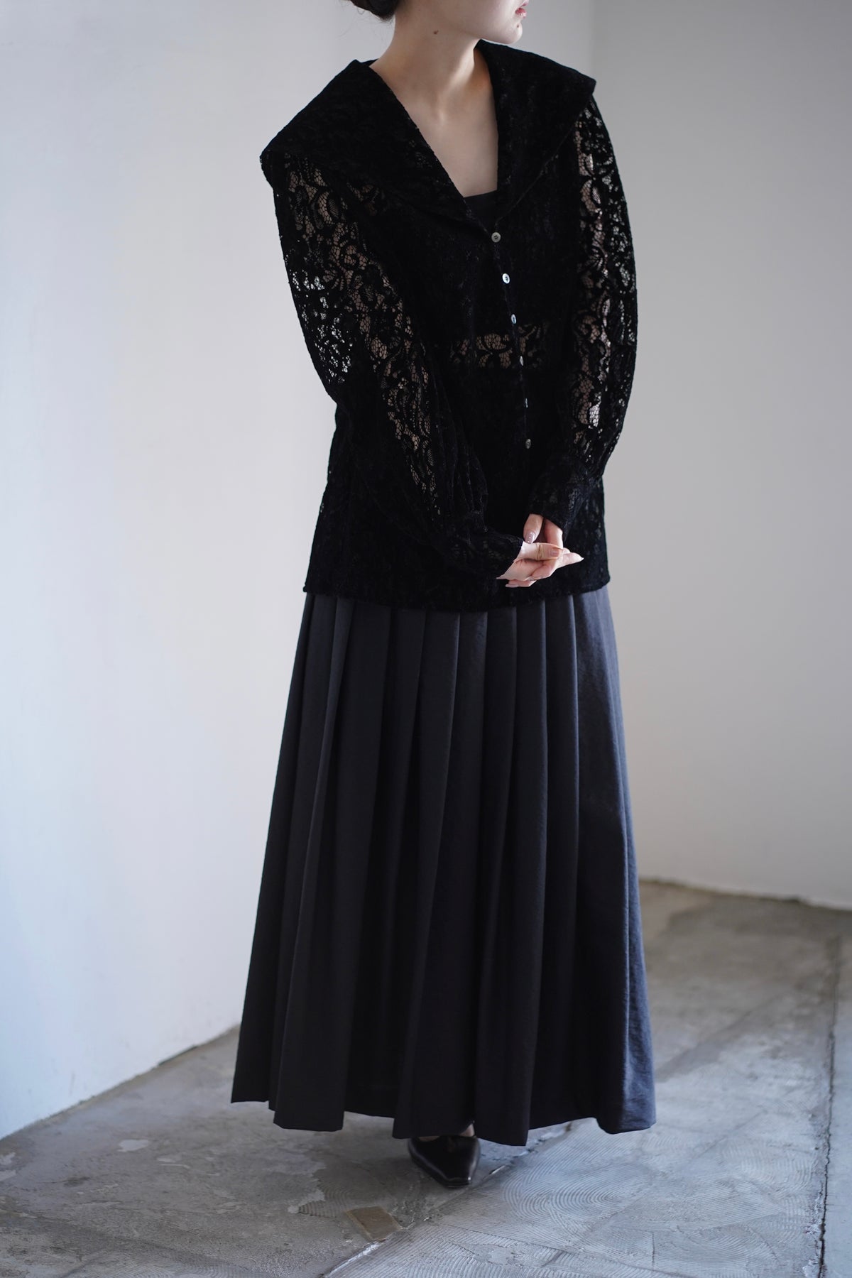 FLOCKED LACE SAILOR COLLAR BLOUSE