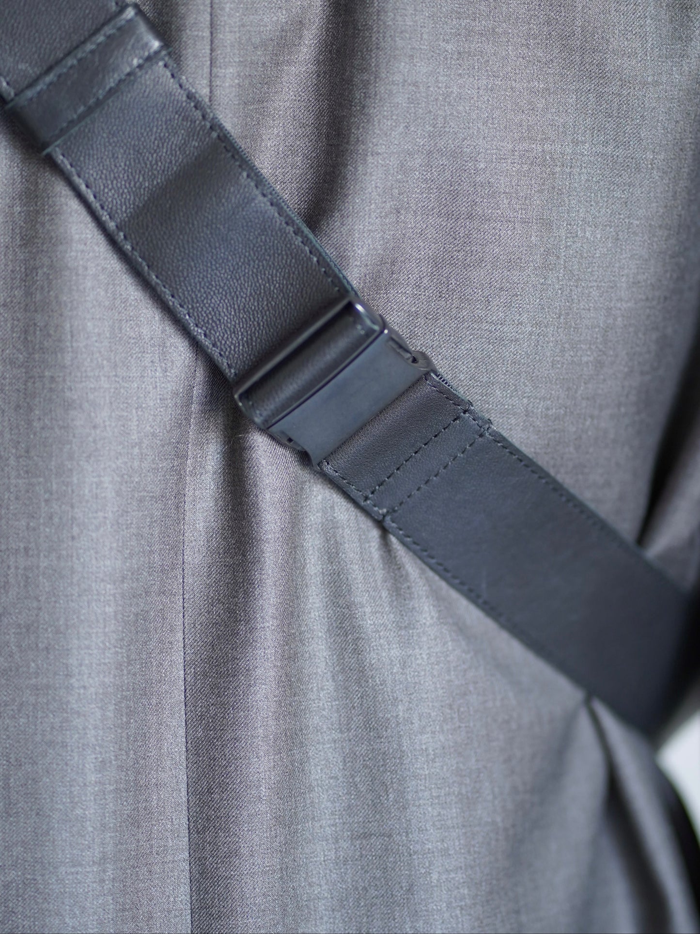 LEATHER SLING BAG