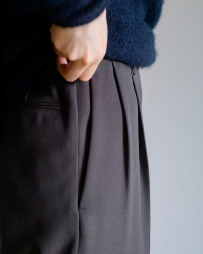 LIGHT WOOL MAX GABARDINE TWO-TUCK SLACKS