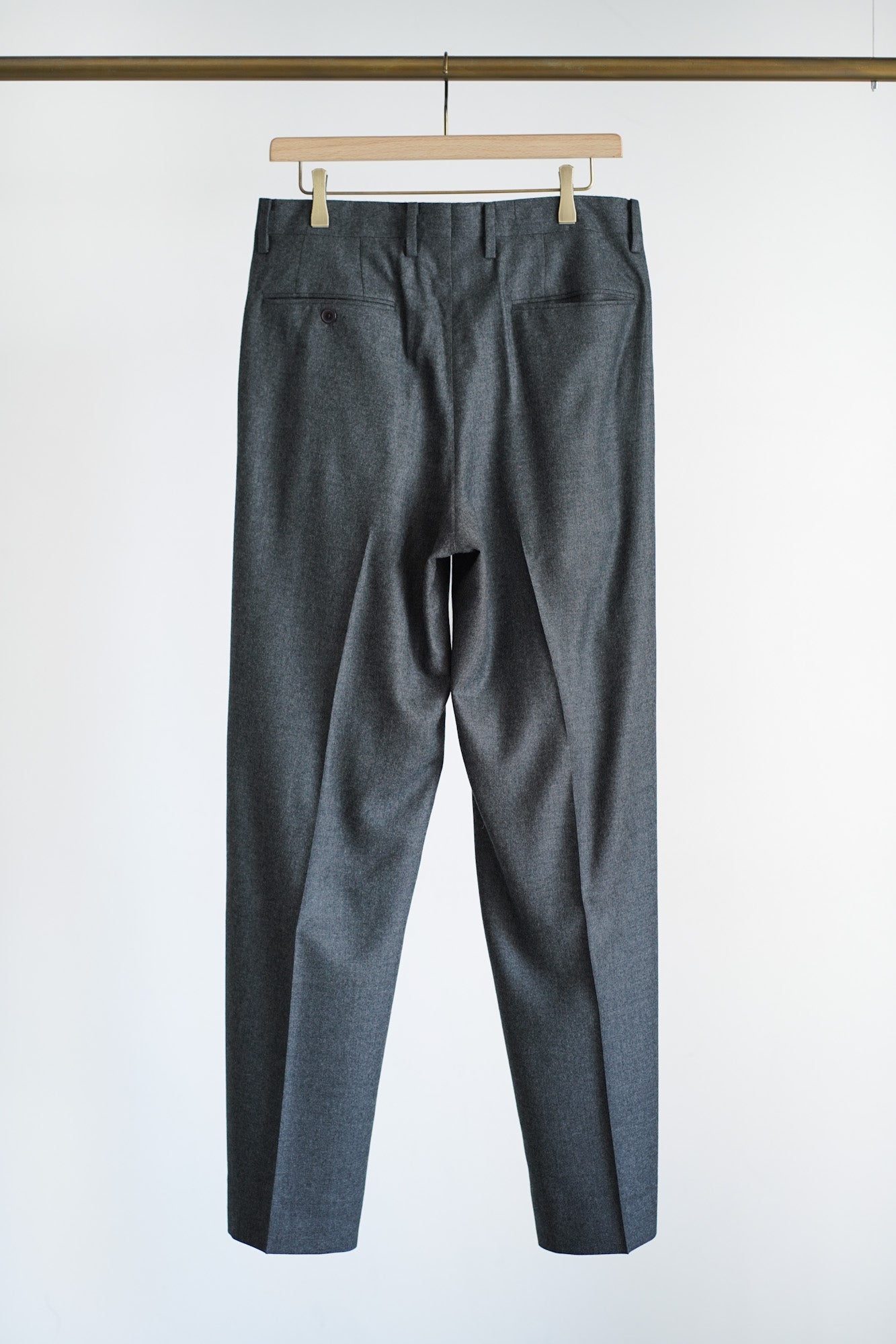 SUPER LIGHT WOOL TWO-TUCK SLACKS