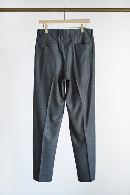 SUPER LIGHT WOOL TWO-TUCK SLACKS