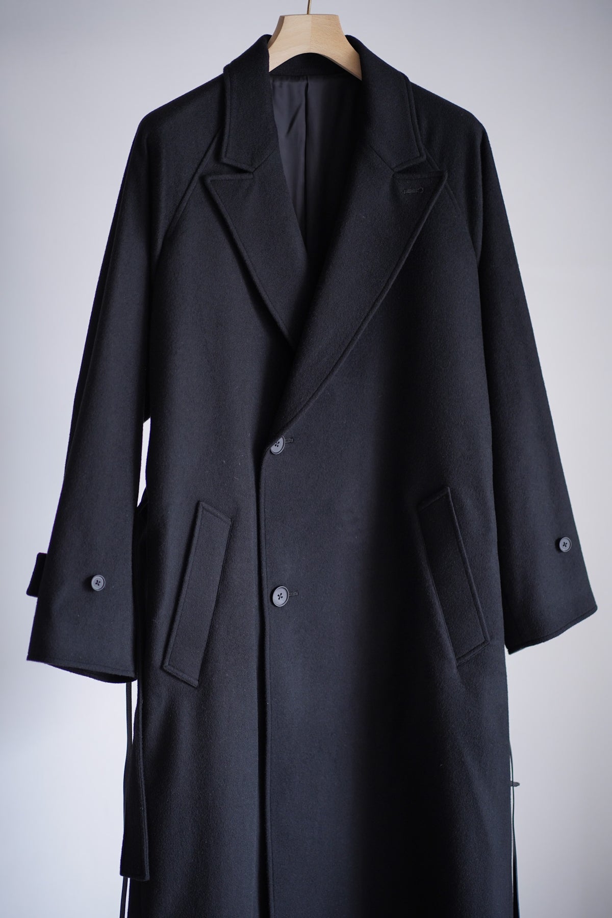 WOOL CASHMERE OVERSIZED PEAK LAPEL CHESTER COAT
