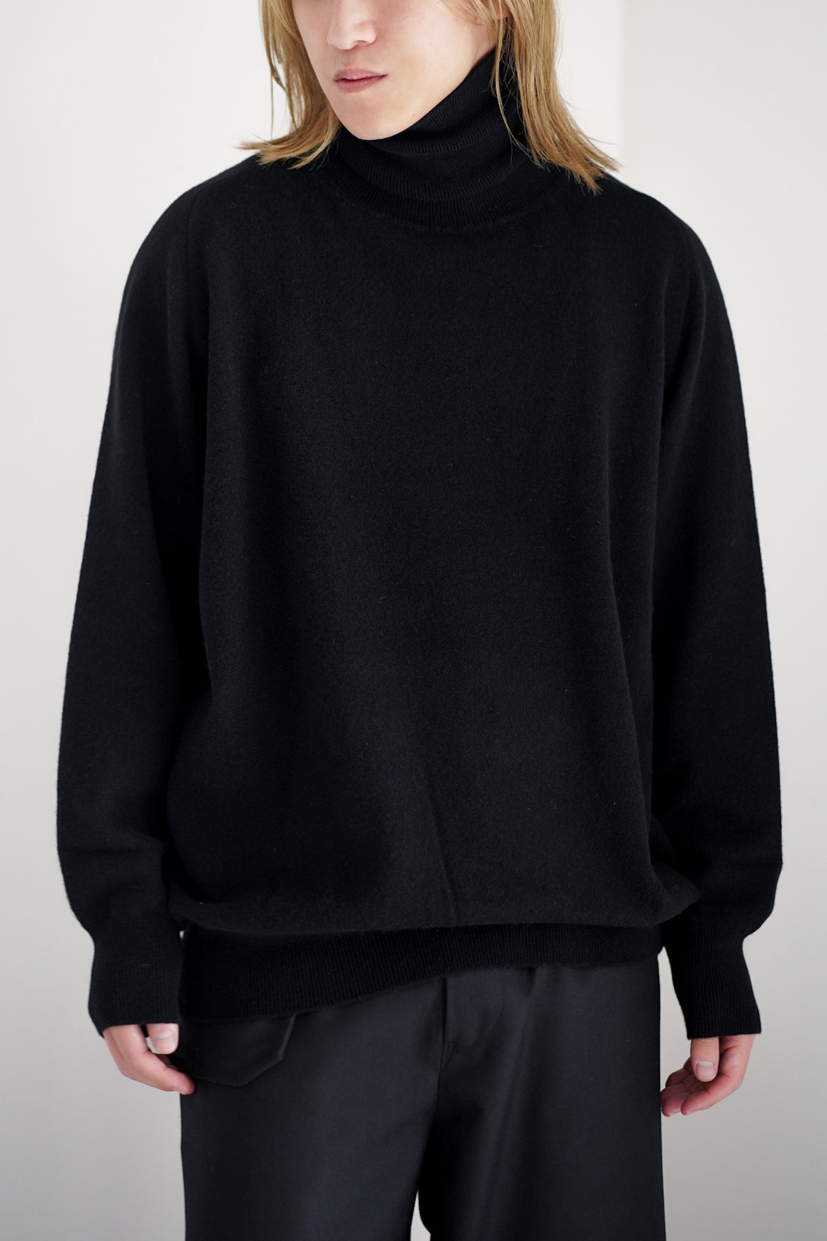 EXTRA FINE WOOL KNIT TURTLE NECK LS