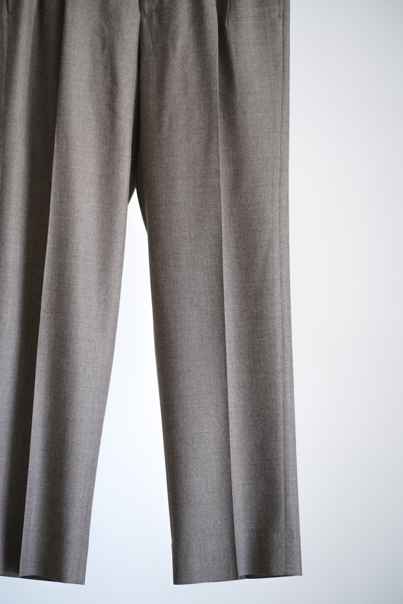 SUPER LIGHT WOOL TWO-TUCK SLACKS