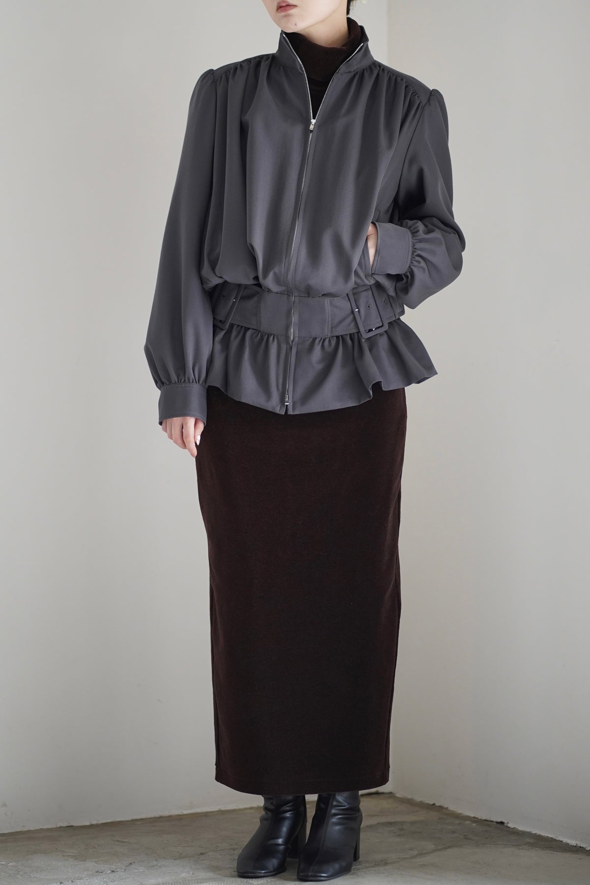 FINE WOOL SUITING GATHERED BELTED BLOUSON