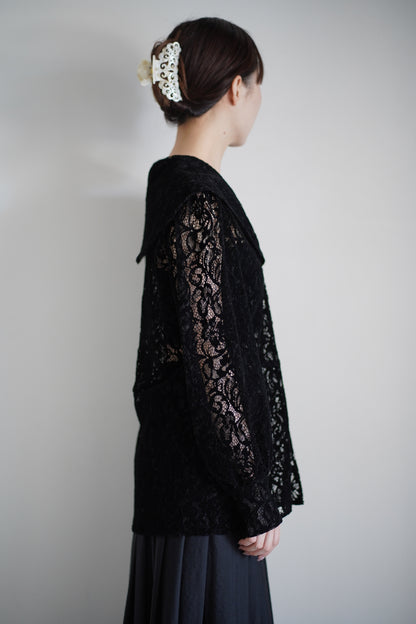 FLOCKED LACE SAILOR COLLAR BLOUSE