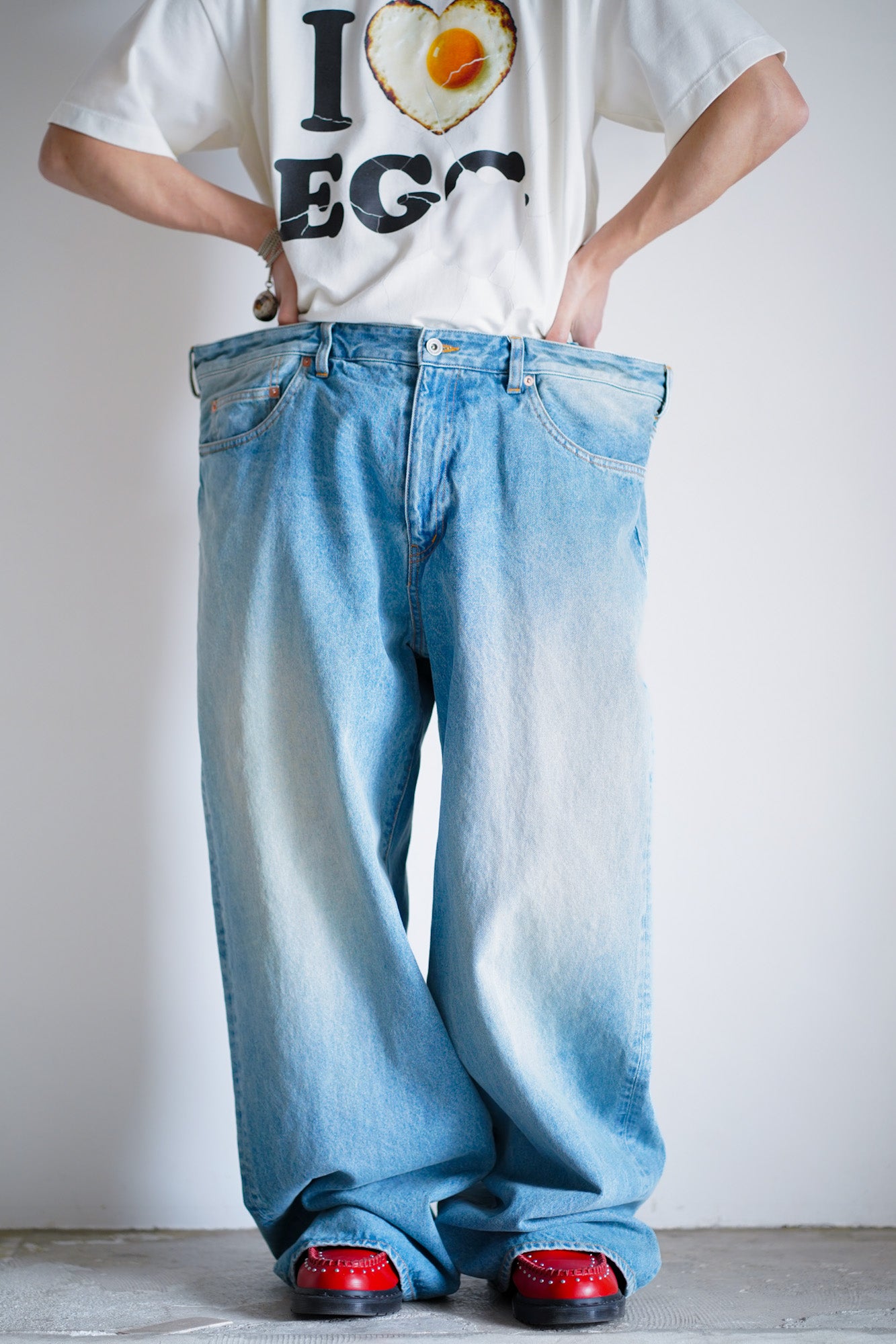 FLOATING WAIST DENIM PANTS